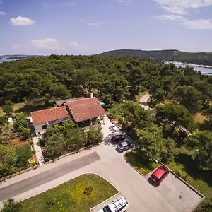 https://apartment-rakic-pomer.pula-hotels.org